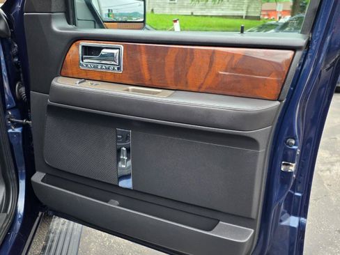 Used 2014 Lincoln Navigator 4WD image 31