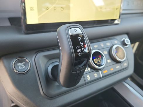 New 2025 Land Rover Defender 90 V8 image 17