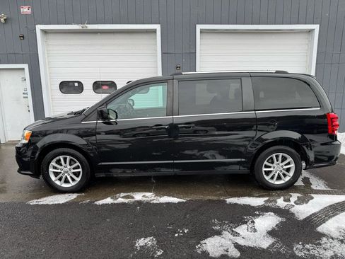 Used 2019 Dodge Grand Caravan SXT image 7