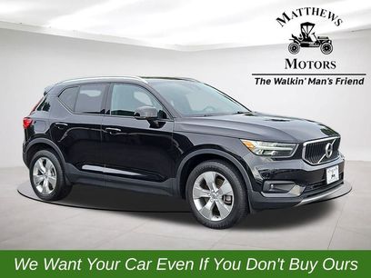 Used 2022 Volvo XC40 T5 Momentum