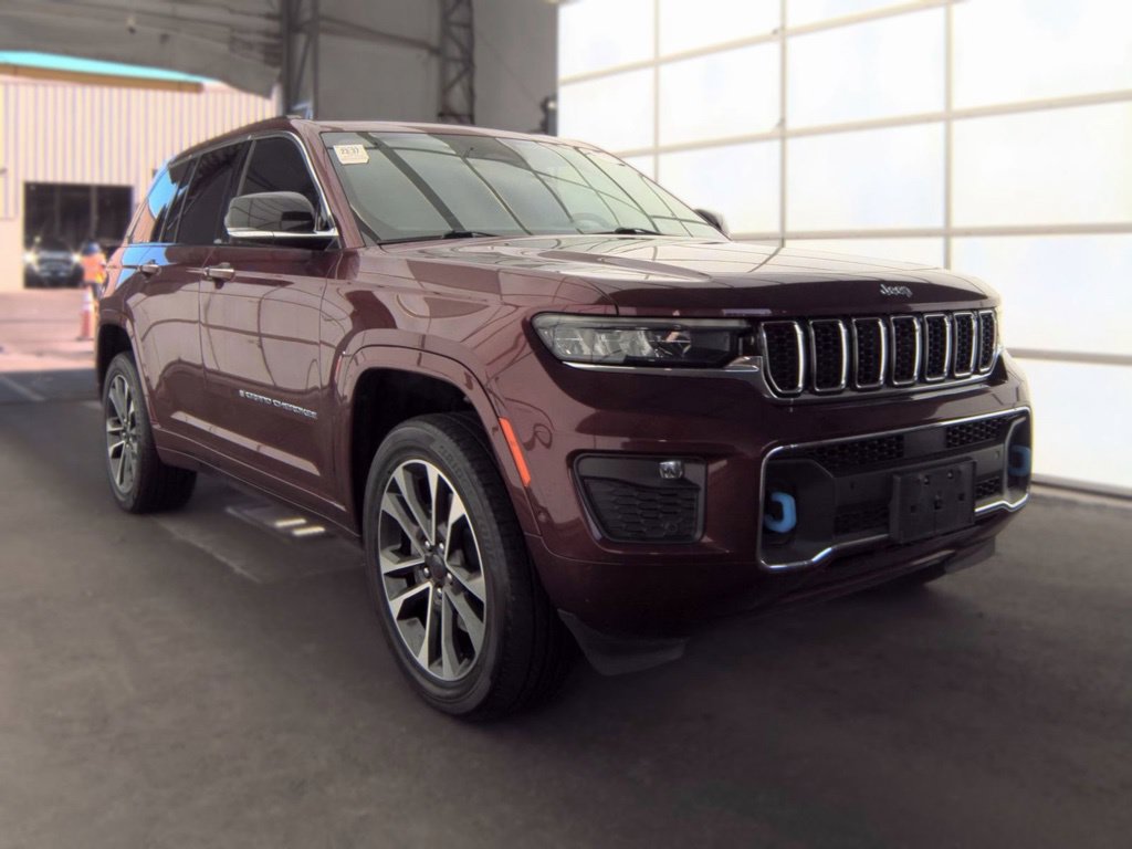Used 2023 Jeep Grand Cherokee Overland w/ Luxury Tech Group IV AWD/4WD image 7