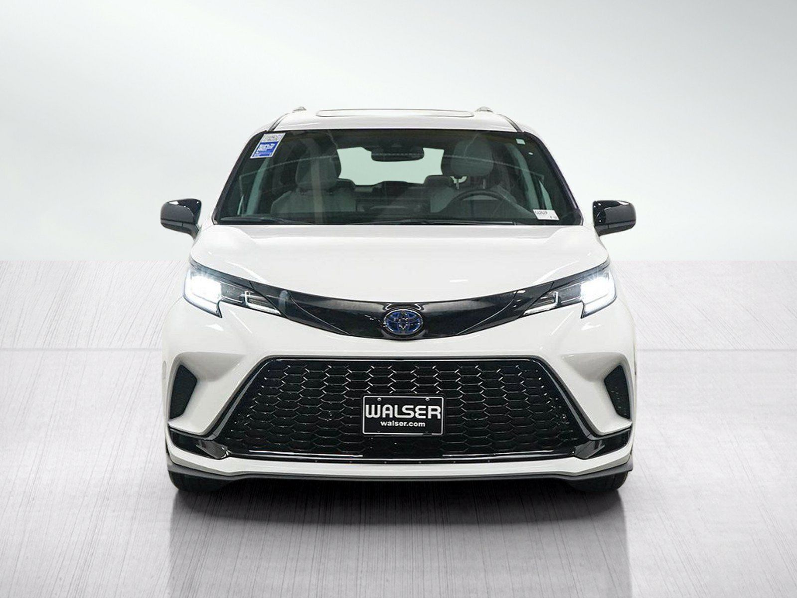 Used 2025 Toyota Sienna XSE AWD/4WD image 8