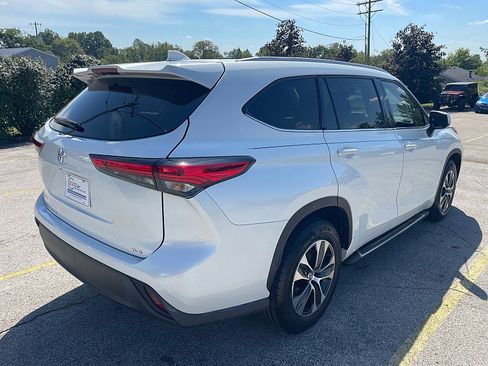 Used 2022 Toyota Highlander XLE image 9