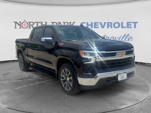 Certified 2022 Chevrolet Silverado 1500 LT w/ Z71 Off-Road Package AWD/4WD image 3