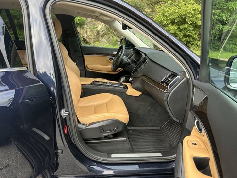Used 2016 Volvo XC90 T6 Momentum w/ Momentum Plus Package AWD/4WD image 20