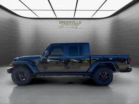 Used 2023 Jeep Gladiator Sport AWD/4WD image 2