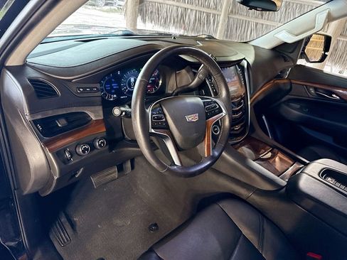 Used 2018 Cadillac Escalade Premium Luxury image 10