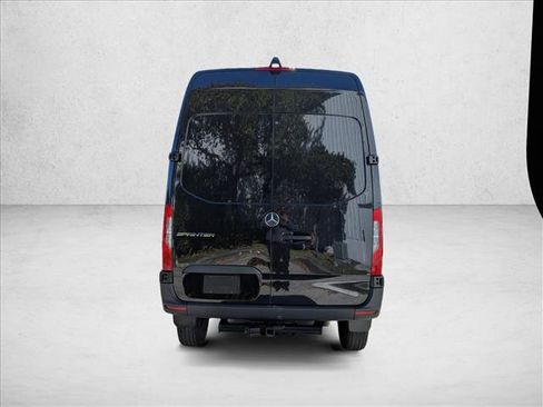 Used 2024 Mercedes-Benz Sprinter 2500 image 7