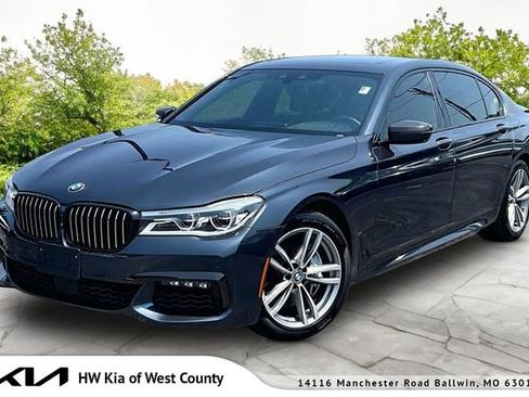 Used 2018 BMW 750i xDrive AWD/4WD image 1