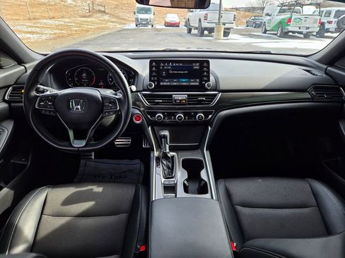 Used 2018 Honda Accord Sport image 15