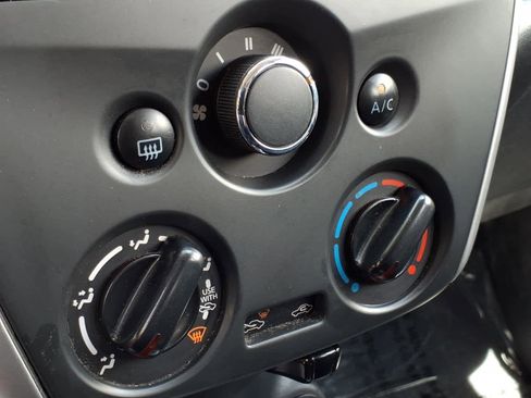 Used 2019 Nissan Versa Note SV FWD image 38