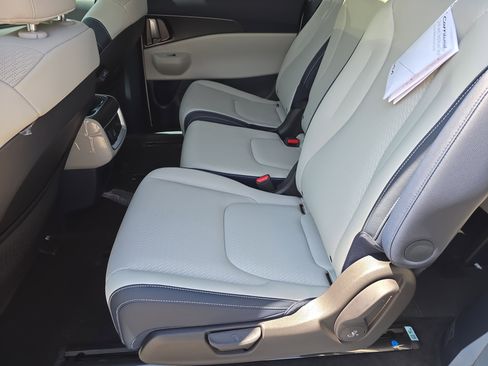 New 2026 Kia Carnival SX Prestige FWD image 17