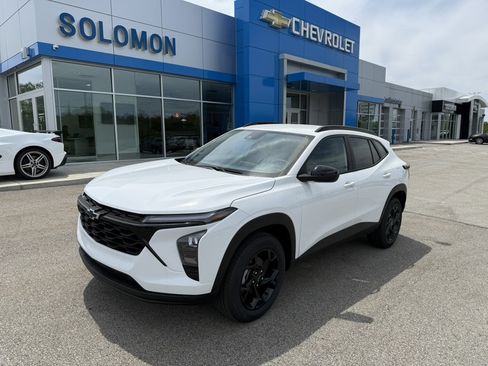 New 2026 Chevrolet Trax LT w/ Driver Confidence Package FWD image 1