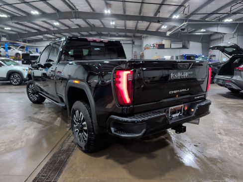 Used 2025 GMC Sierra 2500 Denali Ultimate image 4