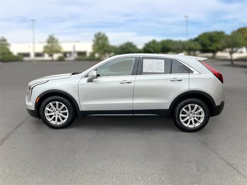 Certified 2021 Cadillac XT4 Luxury w/ Cold Weather Package image 3