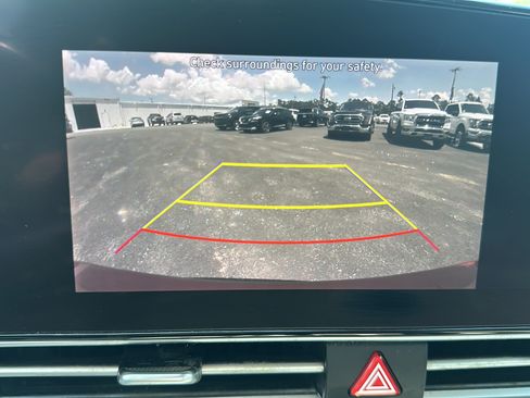 Used 2021 Hyundai Elantra Limited FWD image 21
