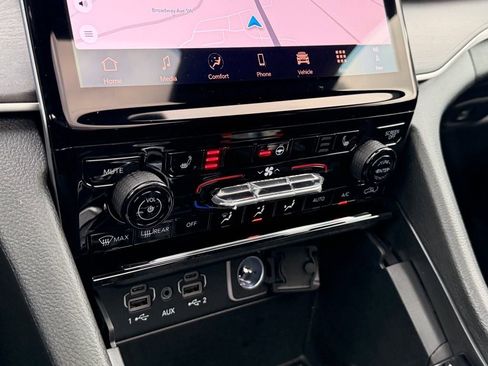 New 2025 Jeep Grand Cherokee L Limited image 29