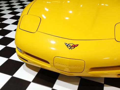 Used 2000 Chevrolet Corvette Coupe w/ Memory Pkg RWD image 17
