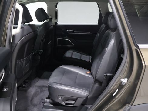 Used 2025 Kia Telluride S AWD/4WD image 17