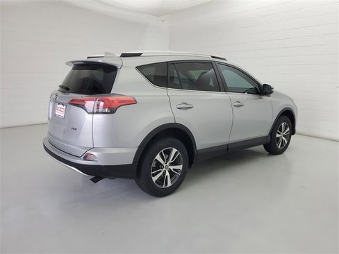 Used 2016 Toyota RAV4 XLE image 5
