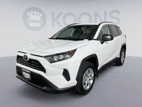 Used 2021 Toyota RAV4 LE image 1