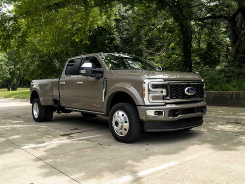 Used 2026 Ford F450 Platinum w/ Platinum Plus Package AWD/4WD image 2