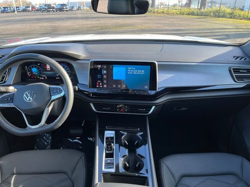 Used 2024 Volkswagen Atlas Cross Sport SE image 35