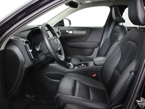 Used 2025 Volvo XC40 B5 Plus AWD/4WD image 31