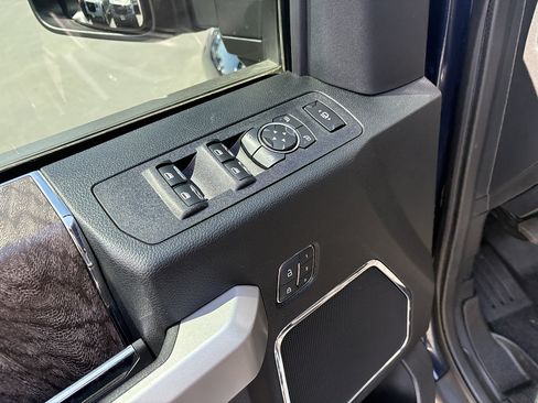 Used 2019 Ford F250 Lariat w/ Lariat Ultimate Package AWD/4WD image 16