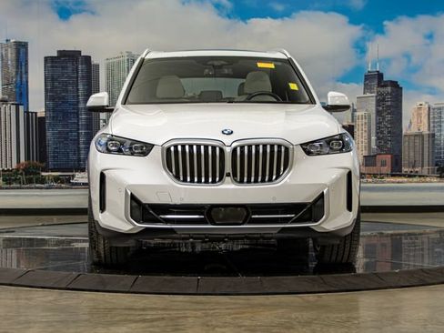 Used 2024 BMW X5 xDrive40i w/ Premium Package AWD/4WD image 3