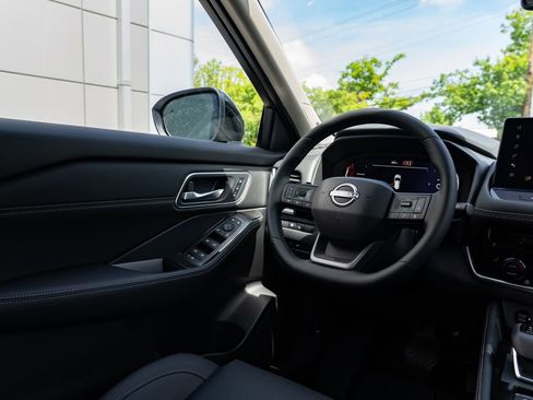 New 2026 Nissan Rogue Platinum AWD/4WD image 12