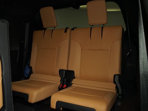 Used 2026 Lexus LX 600 4WD w/ Appearance Package image 32