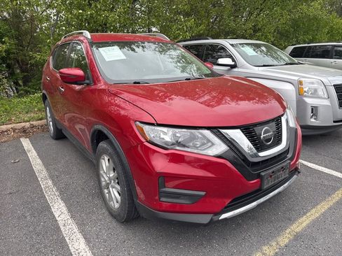 Used 2017 Nissan Rogue SV image 1