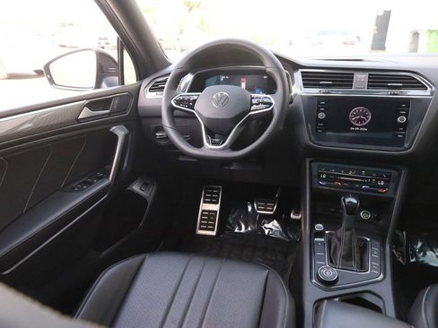 Used 2022 Volkswagen Tiguan SE R-Line image 23
