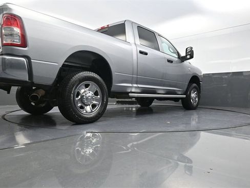 Used 2024 RAM 2500 Tradesman w/ Chrome Appearance Group image 33