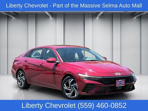 Used 2025 Hyundai Elantra SEL FWD image 1