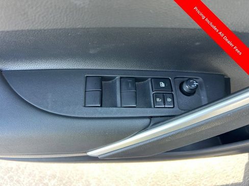 Used 2024 Toyota Corolla Cross AWD Hybrid w/ Moonroof Package image 5
