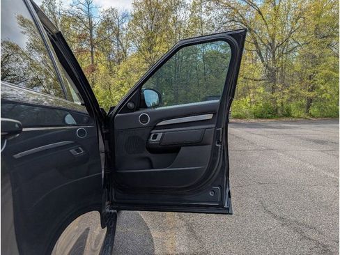 Used 2020 Land Rover Discovery Landmark AWD/4WD image 12