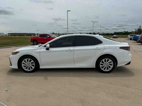 Used 2022 Toyota Camry LE FWD image 6