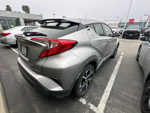 Used 2018 Toyota C-HR XLE image 3