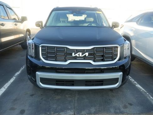 Used 2025 Kia Telluride S FWD image 2