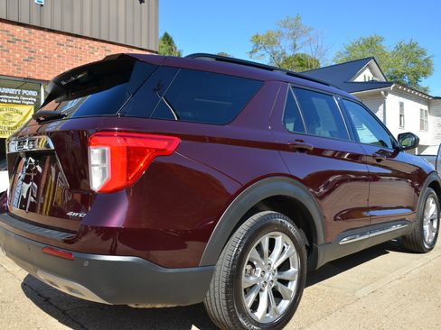 Used 2022 Ford Explorer XLT w/ Equipment Group 202A image 6