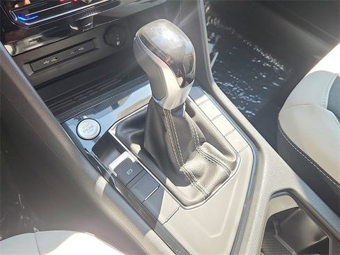 New 2025 Volkswagen Taos SE image 8