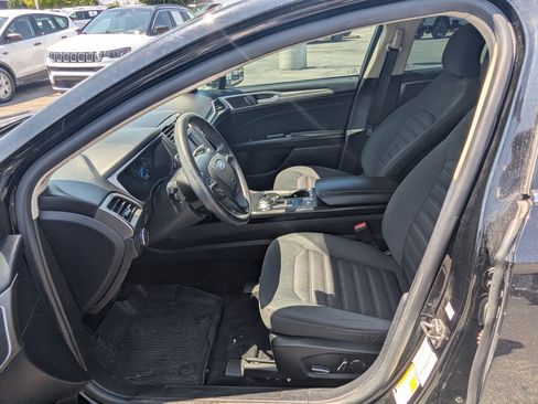 Used 2018 Ford Fusion SE FWD image 27