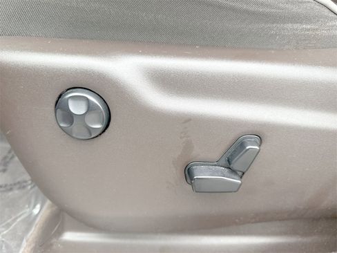 Used 2019 Jeep Grand Cherokee Overland image 14