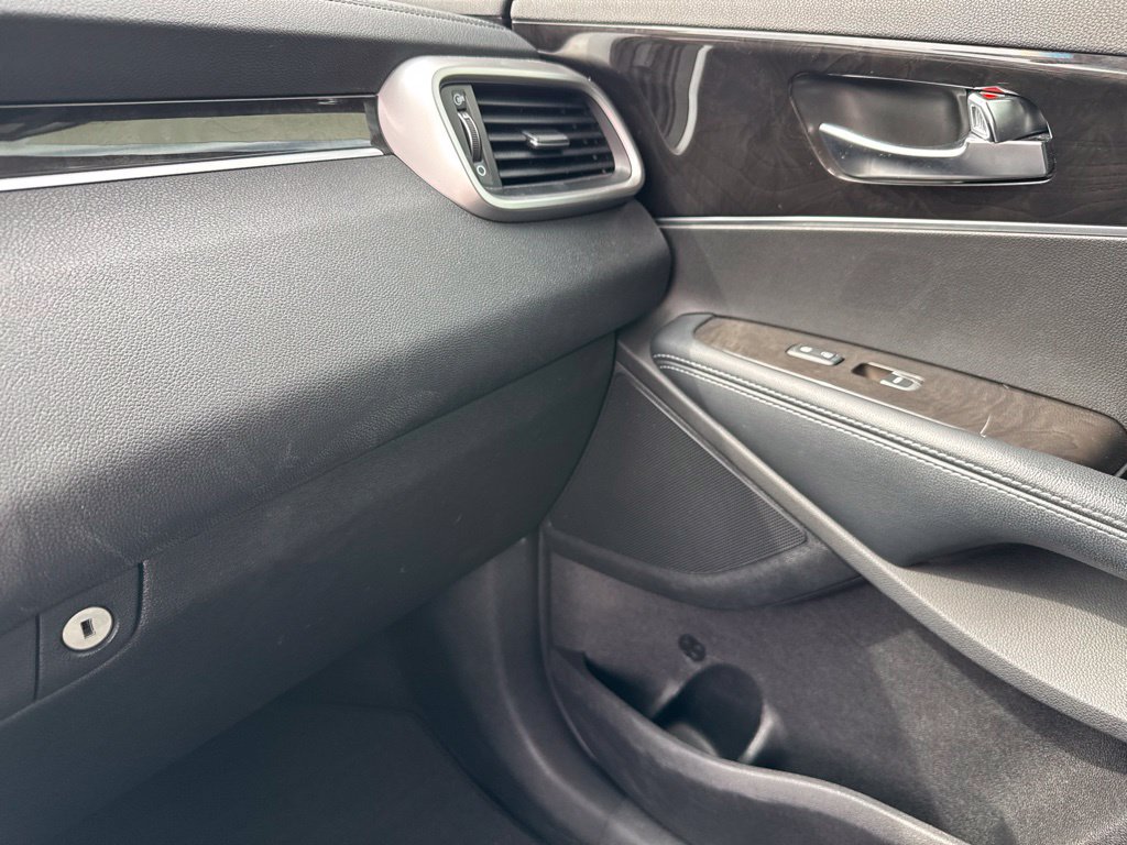 Used 2018 Kia Sorento FWD V6 image 29