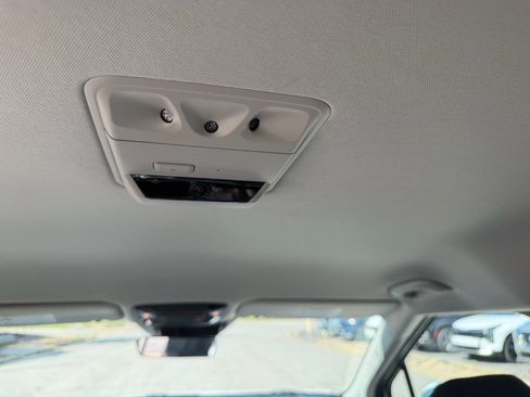 Used 2024 Kia Carnival EX FWD image 26