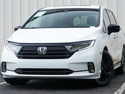 Used 2023 Honda Odyssey Sport image 3