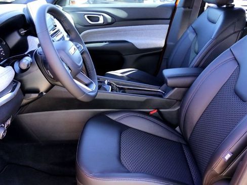 New 2026 Jeep Compass Latitude image 9