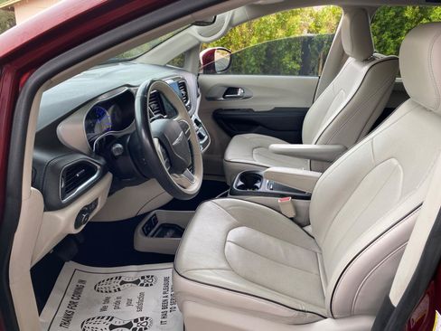 Used 2018 Chrysler Pacifica Limited FWD image 38